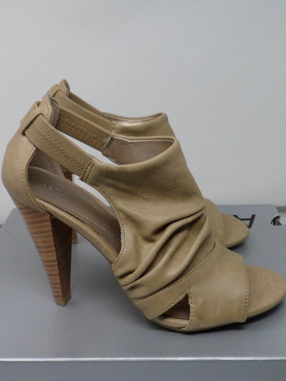 Ladies APT.9 "Abrianna Tan" Heels 7.5